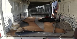 Ercişte 2 Ayrı Minibüste 15 Bin 146 Paket Kaçak Sigara Ele Geçirildi