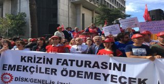 İzmirde İşçiler Yarım Gün İş Bıraktı