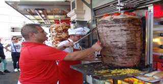 Vatandaşlar Bayramda Taksime Akın Etti