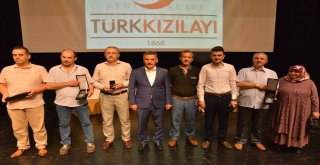 Samsunda Düzenli Kan Bağışçılarına Madalya Ve Plaket Verildi