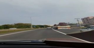 Kasasında Hurda Otomobil Taşıyan Kamyon, Görenleri Şaşırttı