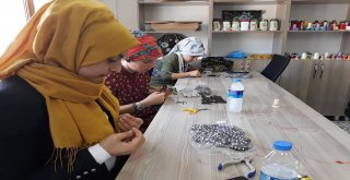 Sasonda Yapılan Takılar İstanbulda Yoğun İlgi Görüyor