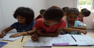 Veliler Bahçeye, Çocuklar Derse