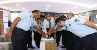 Zabıtalara Pastalı Kutlama