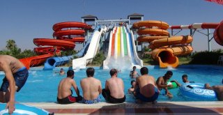 Vatandaşlar Serinlemek İçin Havuzlara Akın Etti