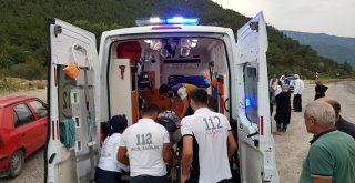 Otomobiller Çarpıştı: 4Ü Çocuk 7 Yaralı