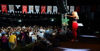 Aleyna Tilki, Üzüm Festivalinde Sahne Aldı