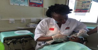 Tikanın Gönüllü Elçilerinden Kenyada İki Bin Çocuğa Diş Sağlığı Taraması