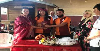 Futbol Sevgisini Forma Giyerek Nikaha Taşıdılar