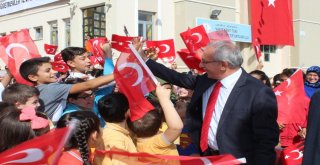 Sakaryada Milli Eğitim Müdürü, Eğitimin İlk Gününde Öğrencilerle Horon Oynadı