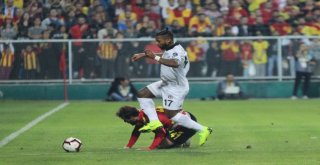 Spor Toto Süper Lig: Göztepe: 0 - Beşiktaş: 0 (İlk Yarı)