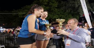 Büyükçekmecede Beach Volley Rüzgarı Esti