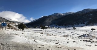 Kar Nedeniyle Kapanan Antalya-Konya Karayolu Trafiğe Açıldı