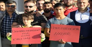 Caminin Tahribata Uğramasının Ardından Bir Mahalle Ayakta