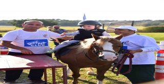 Bilecikte Çocuklar Pony Midilli Atları İle Buluştu