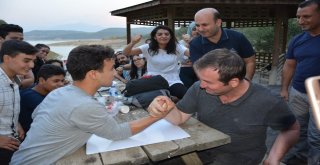 Polis Çocuklarla Yarıştı
