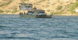 Fırat Nehrinde Feribot Taşımacılığına İlgi