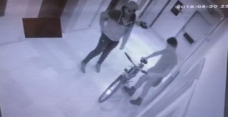 Bisikleti Kucaklayıp Çaldılar
