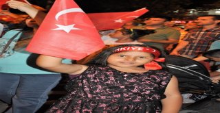 Manisalılar 15 Temmuzda Yine Meydanı Doldurdu