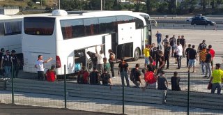 Göztepe Taraftarları Polis Eşliğinde Stada Gönderildi