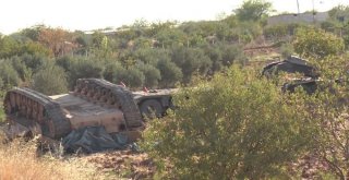 Tank Taşıyan Tır Tarlaya Uçtu: 1 Yaralı
