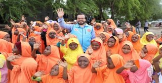 Tanzanyalı Çocukların Bayram Sevinci