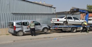 Polisten Kaçan Şüpheli Otomobil Sivil Polis Aracına Ve Direğe Çarpınca Yakalandı