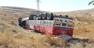 Şanlıurfada Ham Petrol Yüklü Tır Devrildi, Faciadan Dönüldü