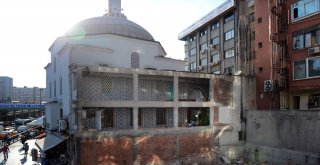 (Özel Haber)  Bahçelievlerde Bir Duvarı Olmayan Cami  Havadan Görüntülendi