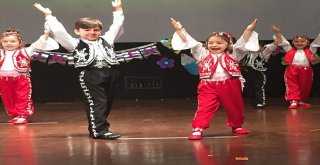 Neşeli Miniklerden Yıl Sonu Gösterisi