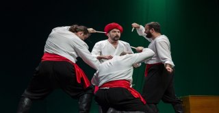 Perde Çocuk Ve Gençler İçin Açıldı