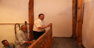 Vali Pehlivandan Geçmişi Geleneksel Araç Gereçlerle Yaşatmaya Çalışan Habip Ekovana Teşekkür Belgesi