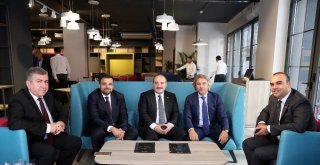 Bakan Varank İstiklal Caddesinde