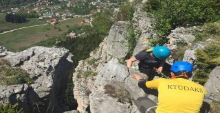 Herkes Bu Kayayı Görmeye Geliyor