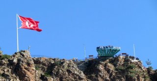 Torul Kalesi Cam Seyir Terasında Bayram Bereketi