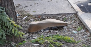 Kaldırımda Yürüyen Anne-Kıza Otomobil Çarptı; Anne Öldü, Kızı Ağır Yaralı