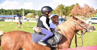 Bilecikte Çocuklar Pony Midilli Atları İle Buluştu