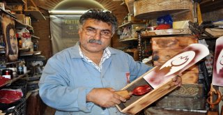 Atık Tahta Parçalarından Manisa Lalesi Yapıyor