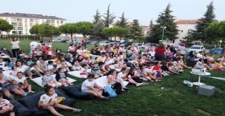 Açık Hava Sinema Günleri Şirinler Ve Adile Teyze İle Devam Etti