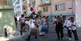 İnternet İle Değil Develer Sayesinde Tanışıp Evlendiler