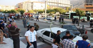 Kaldırımda Yürüyen Anne-Kıza Otomobil Çarptı; Anne Öldü, Kızı Ağır Yaralı