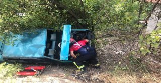 Şarampole Devrilen Otomobildeki 4 Kişi Yaralandı
