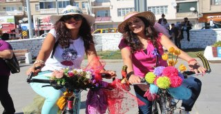 Süslü Kadınlar, Egzoz Kokusuna Karşı Pedal Çevirdi