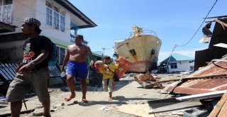 Endonezyada Felaketin Bilançosu Artıyor: Bin 571 Ölü