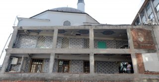 (Özel Haber)  Bahçelievlerde Bir Duvarı Olmayan Cami  Havadan Görüntülendi