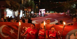 Manisada Zafer Bayramı Coşkusu Fener Alayı İle Katlandı