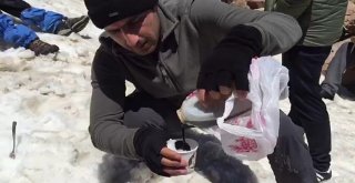 Dağcıların 5 Bin 58 Rakımlı Süphan Dağında Karlı Pekmez Keyfi
