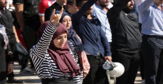 Üniversite Öğrencilerinden Bayrak Yürüyüşü