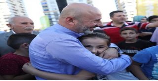 Vatandaş Başkan Çolakbayrakdarı Sevgiyle Karşılıyor