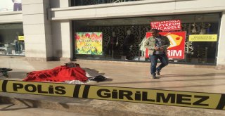 Mağazanın Balkonundan Düşen Kadın Hayatını Kaybetti